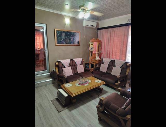 3 BEDROOM HOUSE FOR SALE IN RICHVIEW